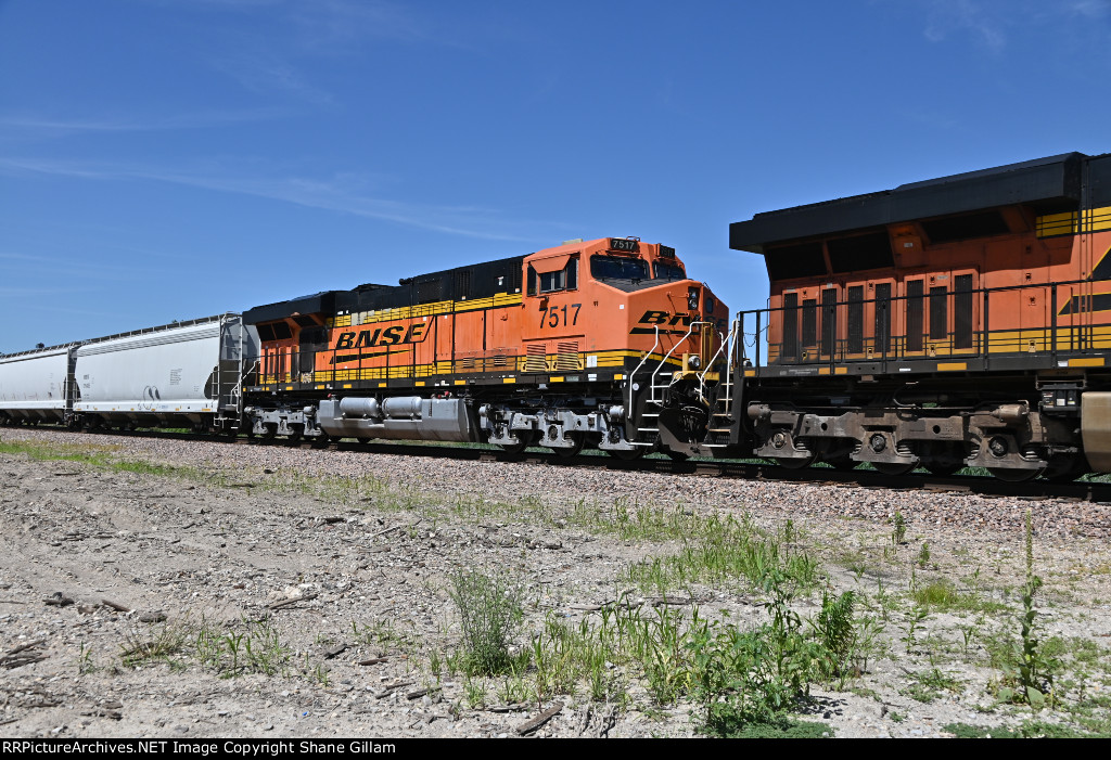 BNSF 7517 Roster shot